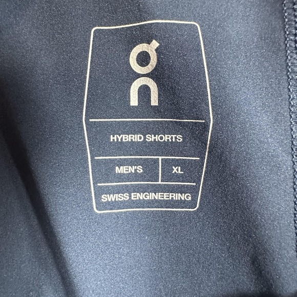 On Running Hybrid Shorts Mens XL Athletic Lightweight Performance Running Gym - Picture 5 of 11